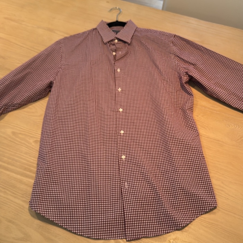 Mend dress shirt, traditional fit, 💯 cotton.maroon and white